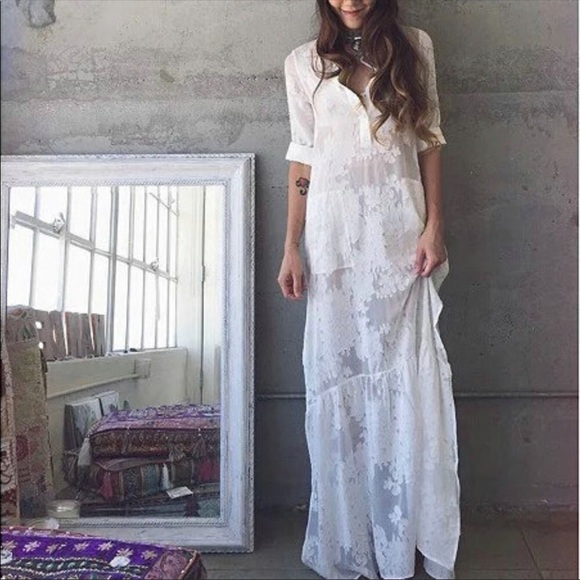 Dresses & Skirts - Host Pick! Gorgeous White Maxi Dress